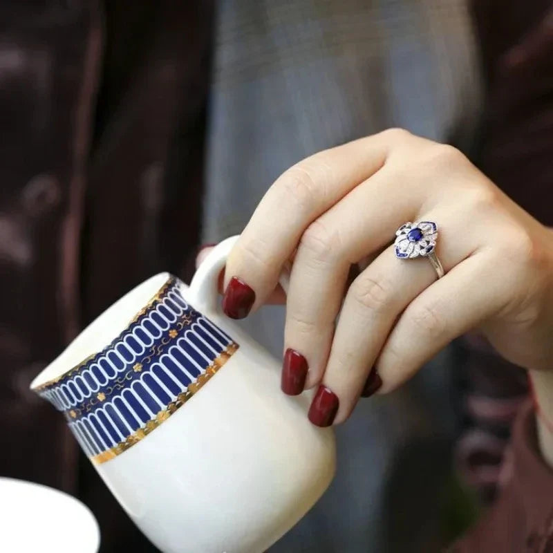 Modischer, klassischer Luxus-Damenring mit hellblauem Saphir 